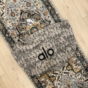 ALO Yoga Patterned Gray Tote Bag